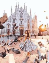 Девушка у Миланского собора