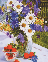 Клубника и букет с ромашками